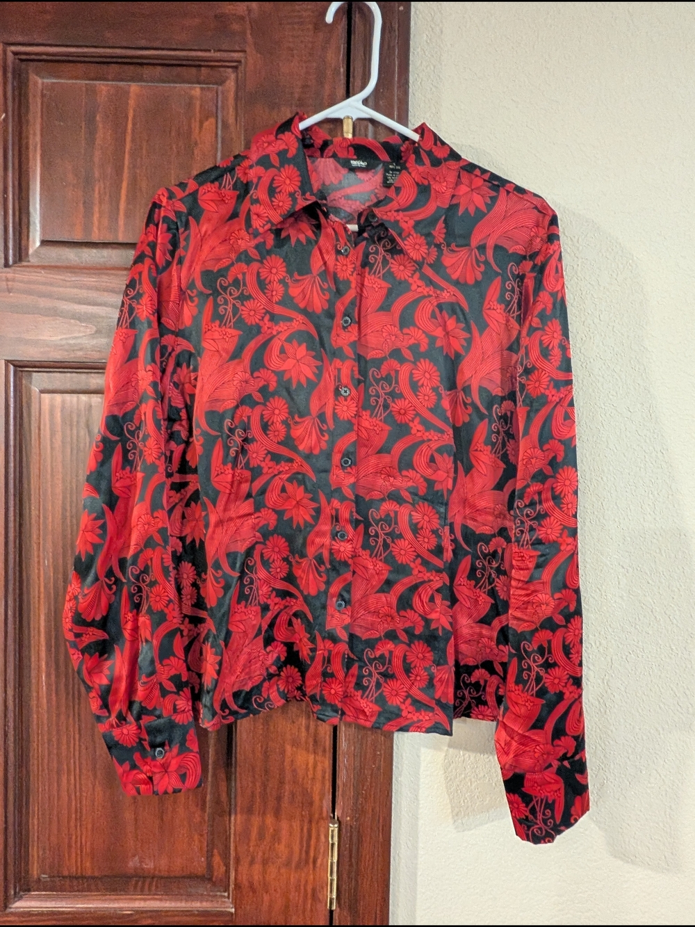 100 % Silk Mossimo Supply Co. Red and Black Floral Button-Down Shirt